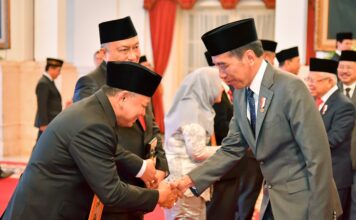 Bupati Lampung Timur Hadiri Penganugrahan Pahlawan Nasional KH AHMAD HANAFIAH