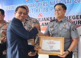 Peringatan HPN dan Hut ke-78 PWI: Kepala Rutan Sukadana Abdul Aziz Terima Piagam Penghargaan