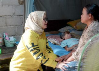 Mbak Ela Berikan Perhatian Kepada Warga Yang Sakit Lumpuh Bertahun-Tahun