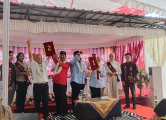 KPU Lampung Timur Gelar Rapat Pleno Terbuka Pengundian Nomor Urut Paslon Bupati dan Wakil Bupati