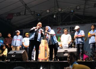 Ela-Azwar Dangdutan Bersama Ribuan Warga Kecamatan Sribhawono