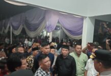 Sempat Memanas, Pendaftaran Dawam-Ketut di Pintu Masuk KPU Lampung Timur