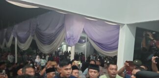 Sempat Memanas, Pendaftaran Dawam-Ketut di Pintu Masuk KPU Lampung Timur