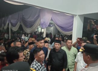 Sempat Memanas, Pendaftaran Dawam-Ketut di Pintu Masuk KPU Lampung Timur
