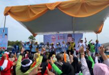 Ela-Azwar Hadi Bersama Ratusan Masyarakat Kecamatan Sekampung Lakukan Senam Sehat