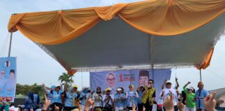 Ela-Azwar Hadi Bersama Ratusan Masyarakat Kecamatan Sekampung Lakukan Senam Sehat