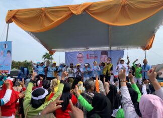 Ela-Azwar Hadi Bersama Ratusan Masyarakat Kecamatan Sekampung Lakukan Senam Sehat