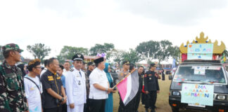 Wabup Lamtim Azwar Hadi Lepas Peserta Karnaval HUT Desa Sribhawono ke-73