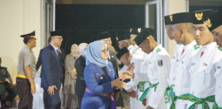 Bupati Ela Kukuhkan Anggota Paskibraka Lamtim