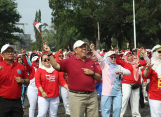 Meriahkan HUT RI ke-80 Pemkab Lamtim Gelar Jalan Sehat dan Senam Bersama